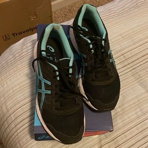 Women’s ASICS Gel-Contend 5 sneaker. Size 10. Color- Black and Icw Mint.